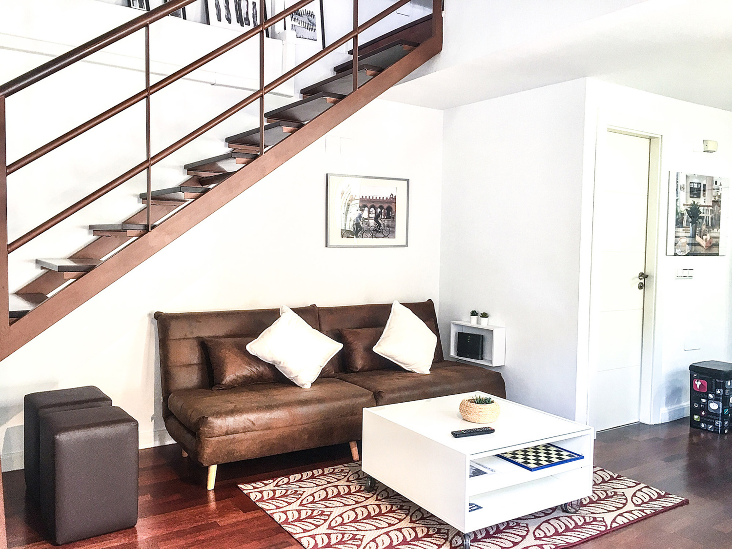 Disfruta de los mejores apartamentos vacacionales en Málaga. Visita Duplex Centro con parking gratis