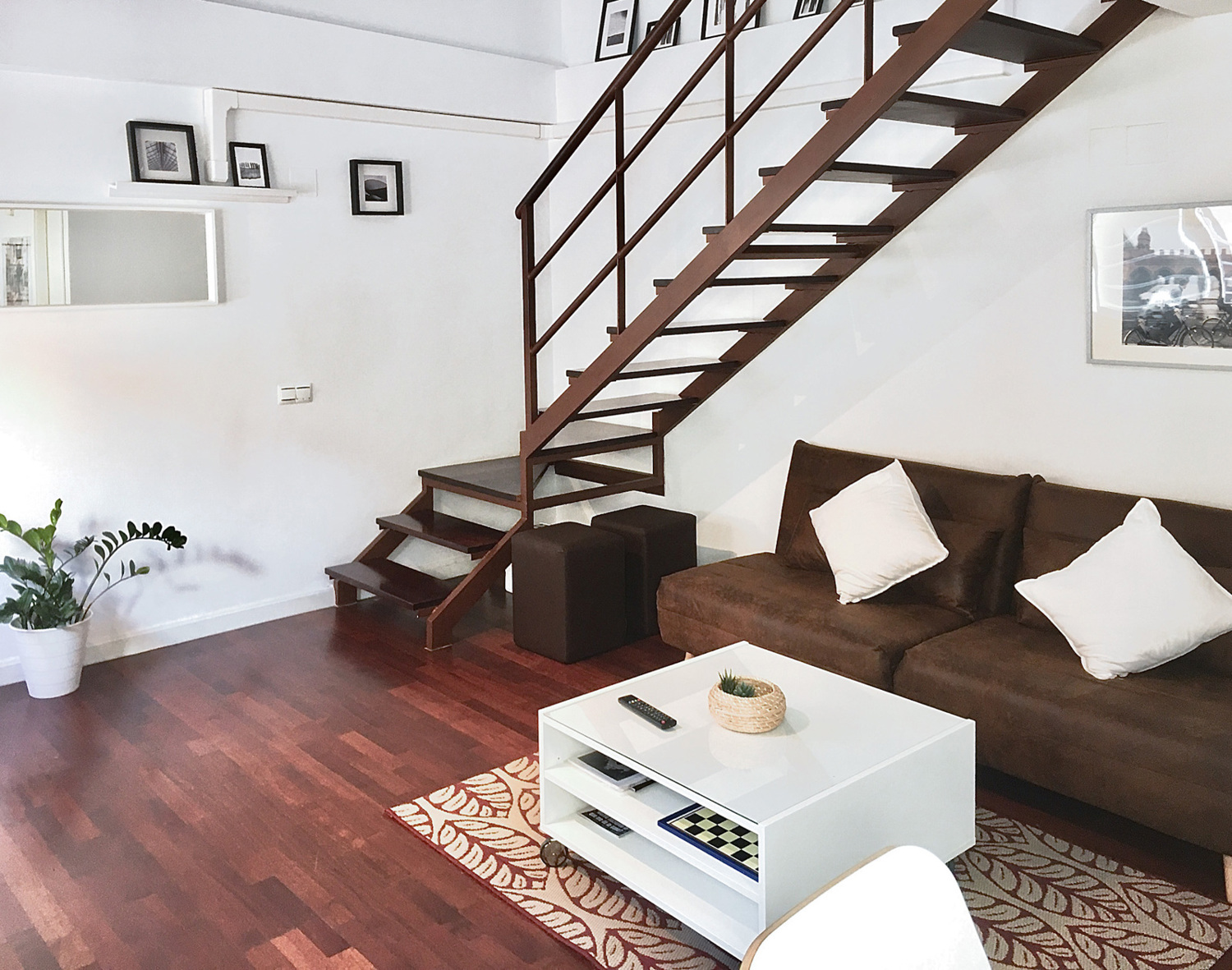 Apartamentos turísticos y vacacionales baratos en Málaga. Buenos precios en la zona de la playa, en El Palo y en la zona centro de la ciudad. Posibilidad de aparcamiento gratuito. - Duplex Centro con parking gratis
