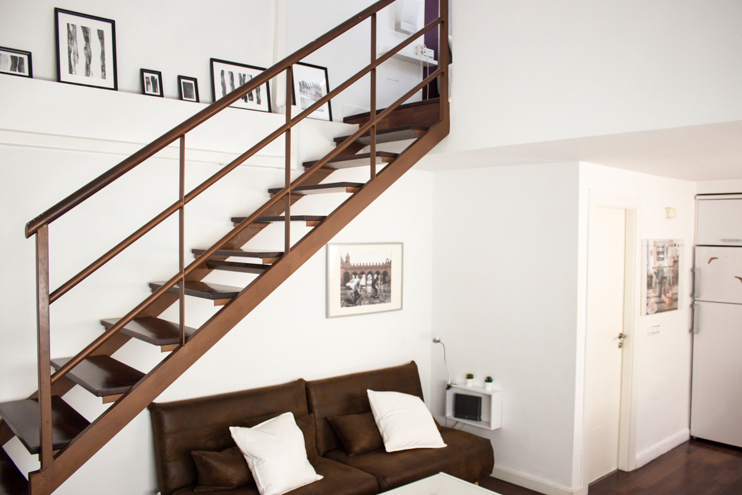 Apartamentos turísticos y vacacionales baratos en Málaga. Buenos precios en la zona de la playa, en El Palo y en la zona centro de la ciudad. Posibilidad de aparcamiento gratuito. - Duplex Centro con parking gratis