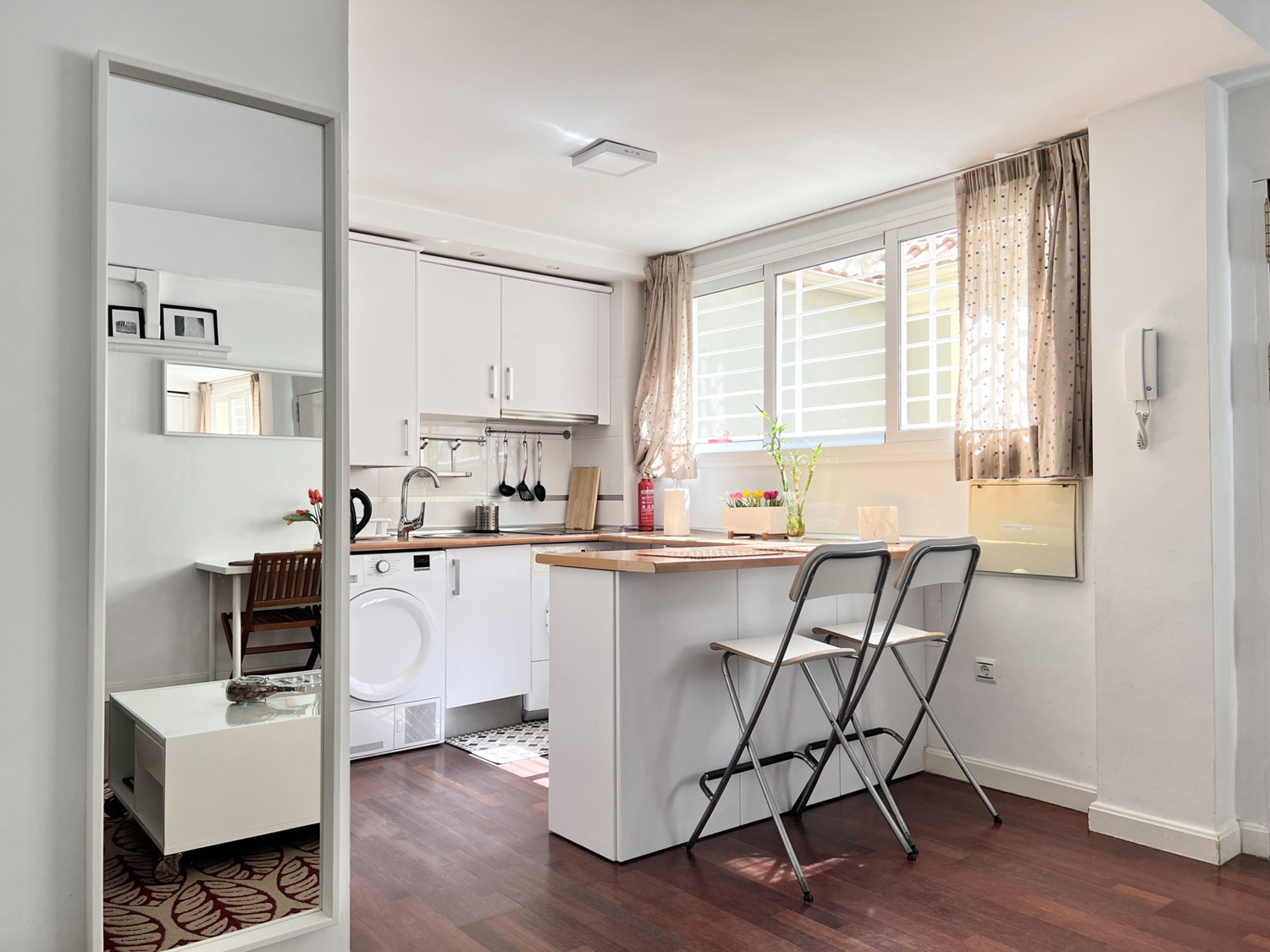 Apartamentos turísticos y vacacionales baratos en Málaga. Buenos precios en la zona de la playa, en El Palo y en la zona centro de la ciudad. Posibilidad de aparcamiento gratuito. - Duplex Centro con parking gratis