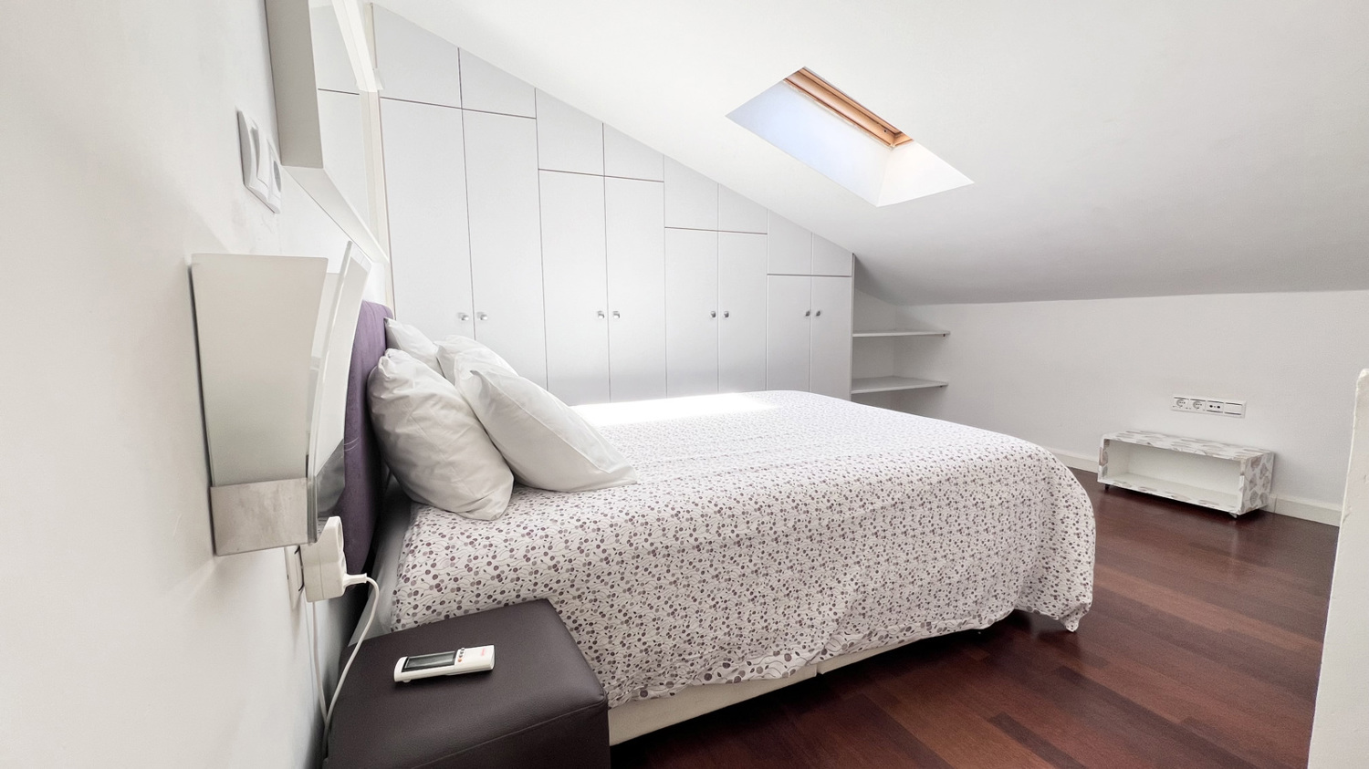 Apartamentos turísticos y vacacionales baratos en Málaga. Buenos precios en la zona de la playa, en El Palo y en la zona centro de la ciudad. Posibilidad de aparcamiento gratuito. - Duplex Centro con parking gratis