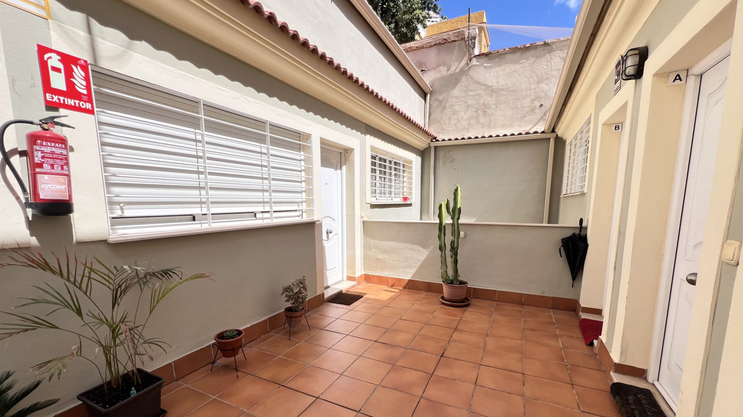 Apartamentos turísticos y vacacionales baratos en Málaga. Buenos precios en la zona de la playa, en El Palo y en la zona centro de la ciudad. Posibilidad de aparcamiento gratuito. - Duplex Centro con parking gratis