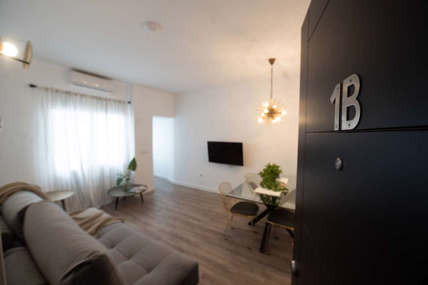 Apartamentos turísticos y vacacionales baratos en Málaga. Buenos precios en la zona de la playa, en El Palo y en la zona centro de la ciudad. Posibilidad de aparcamiento gratuito. - Suites La Merced Apartamento 1B