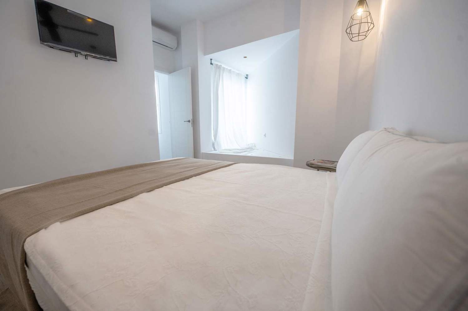 Apartamentos turísticos y vacacionales baratos en Málaga. Buenos precios en la zona de la playa, en El Palo y en la zona centro de la ciudad. Posibilidad de aparcamiento gratuito. - Suites La Merced Apartamento 1B