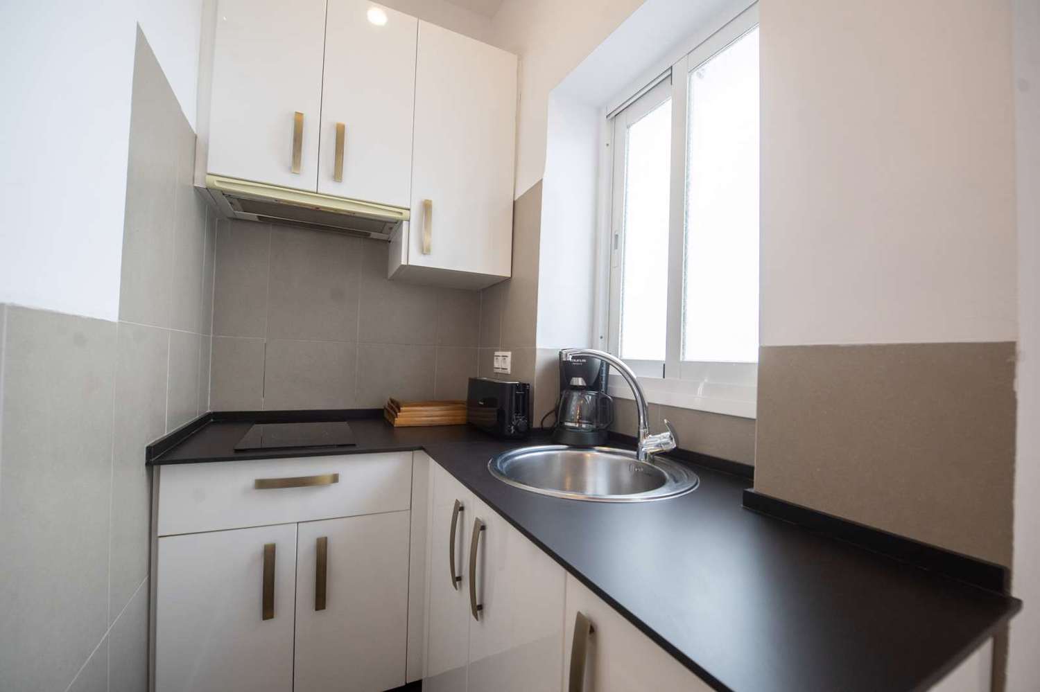 Apartamentos turísticos y vacacionales baratos en Málaga. Buenos precios en la zona de la playa, en El Palo y en la zona centro de la ciudad. Posibilidad de aparcamiento gratuito. - Suites La Merced Apartamento 1B