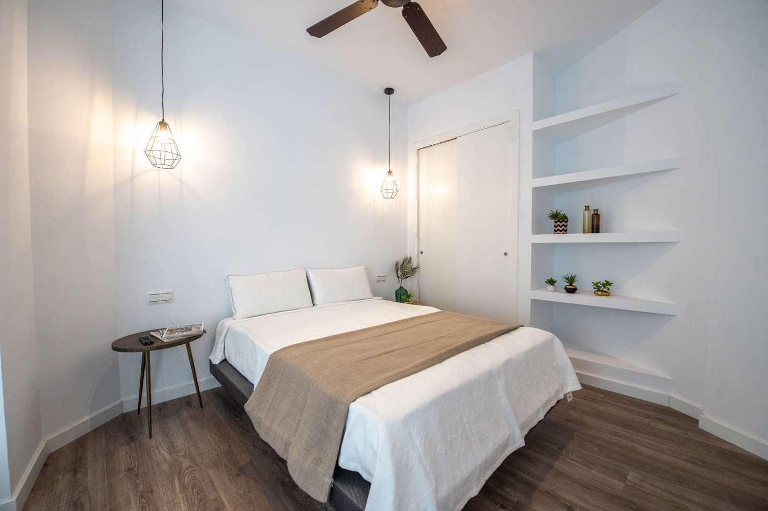 Apartamentos turísticos y vacacionales baratos en Málaga. Buenos precios en la zona de la playa, en El Palo y en la zona centro de la ciudad. Posibilidad de aparcamiento gratuito. - Suites La Merced Apartamento 1B