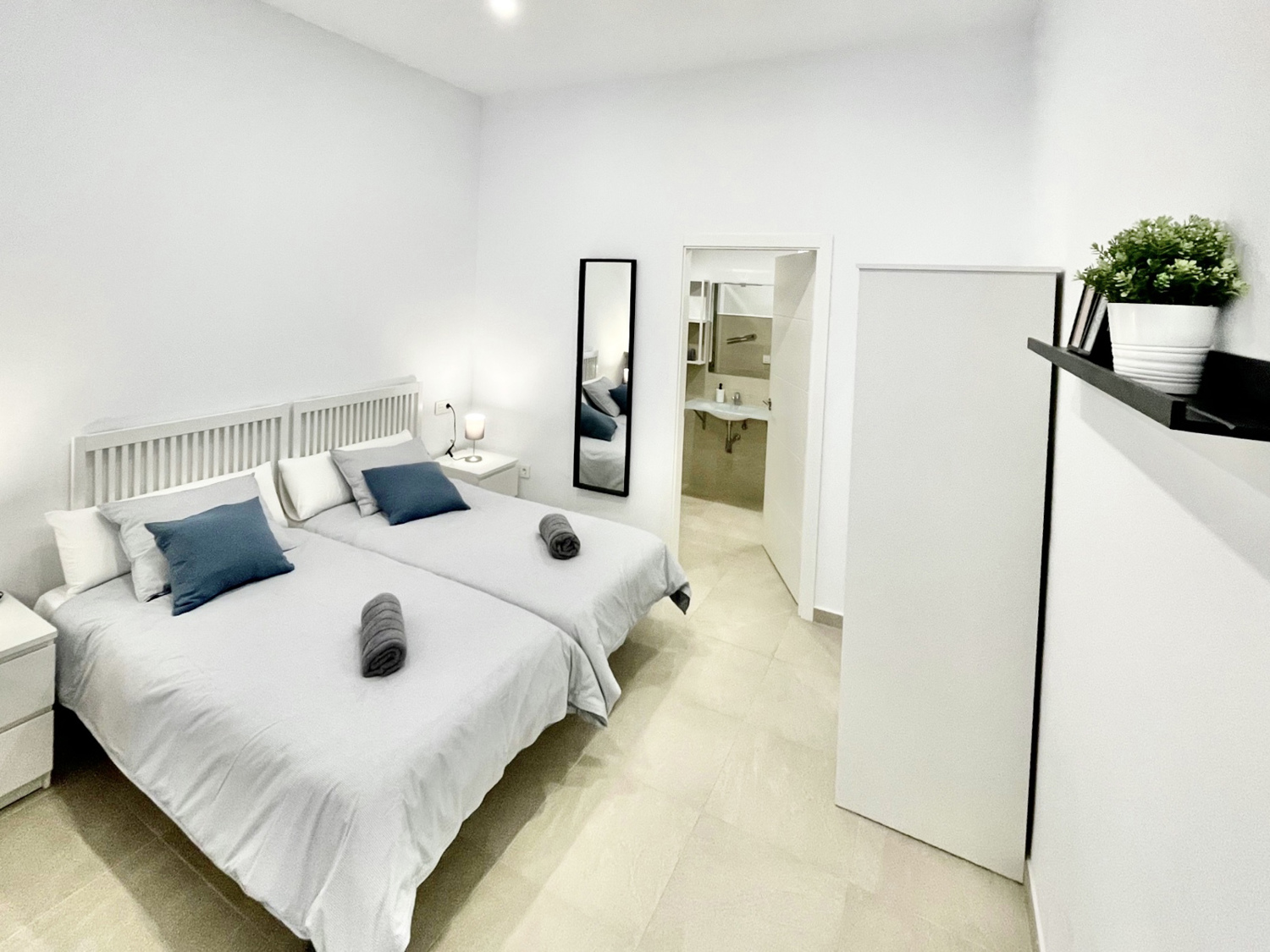 Apartamentos turísticos y vacacionales baratos en Málaga. Buenos precios en la zona de la playa, en El Palo y en la zona centro de la ciudad. Posibilidad de aparcamiento gratuito. - Estación Centro VIALIA 5