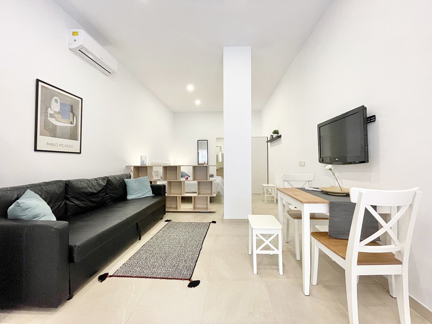 Apartamentos turísticos y vacacionales baratos en Málaga. Buenos precios en la zona de la playa, en El Palo y en la zona centro de la ciudad. Posibilidad de aparcamiento gratuito. - Estación Centro VIALIA 5