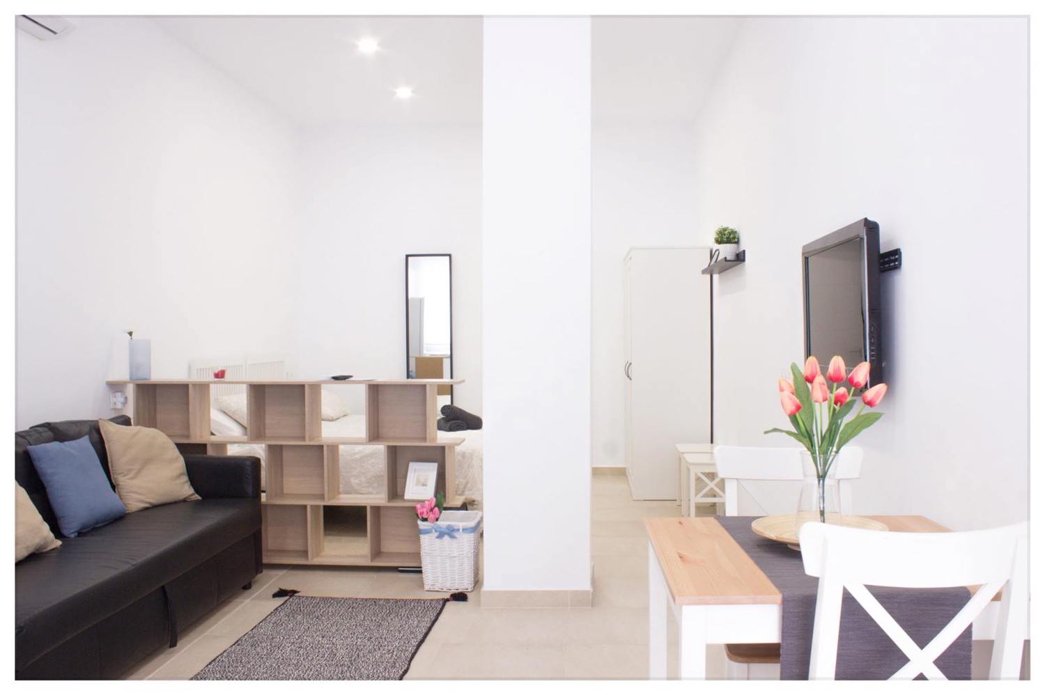 Apartamentos turísticos y vacacionales baratos en Málaga. Buenos precios en la zona de la playa, en El Palo y en la zona centro de la ciudad. Posibilidad de aparcamiento gratuito. - Estación Centro VIALIA 5