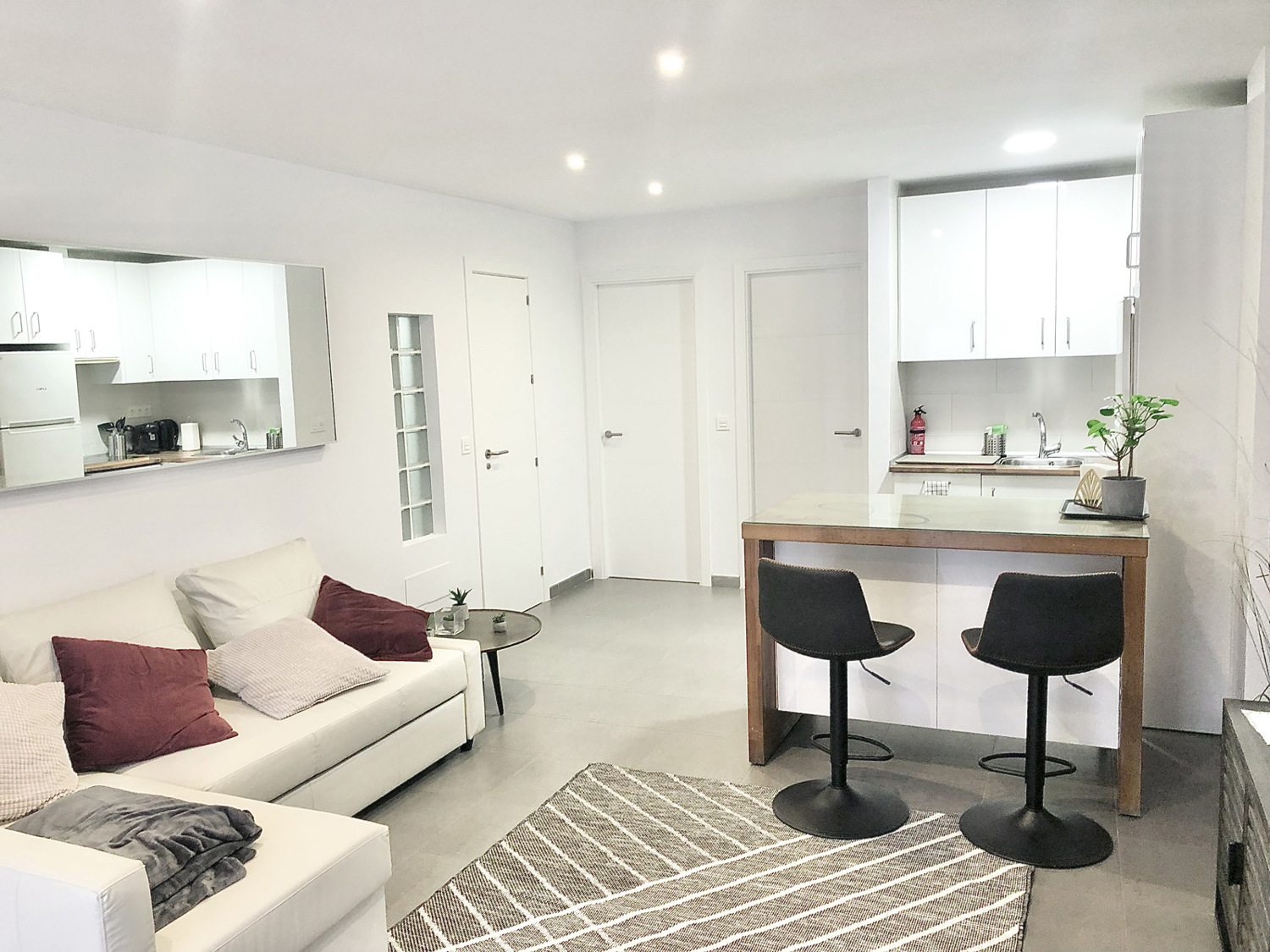 Holiday rental apartaments in Málaga. Apartments in the city center and El Palo beach. The best location in Málaga. - VARELA B 2 DORMITORIOS