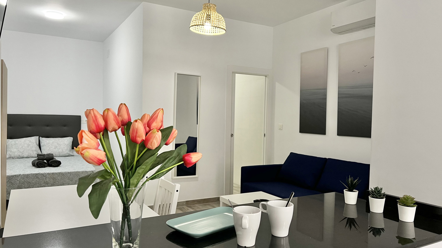 Disfruta de los mejores apartamentos vacacionales en Málaga. Visita Los Tilos Suites Estudio 3