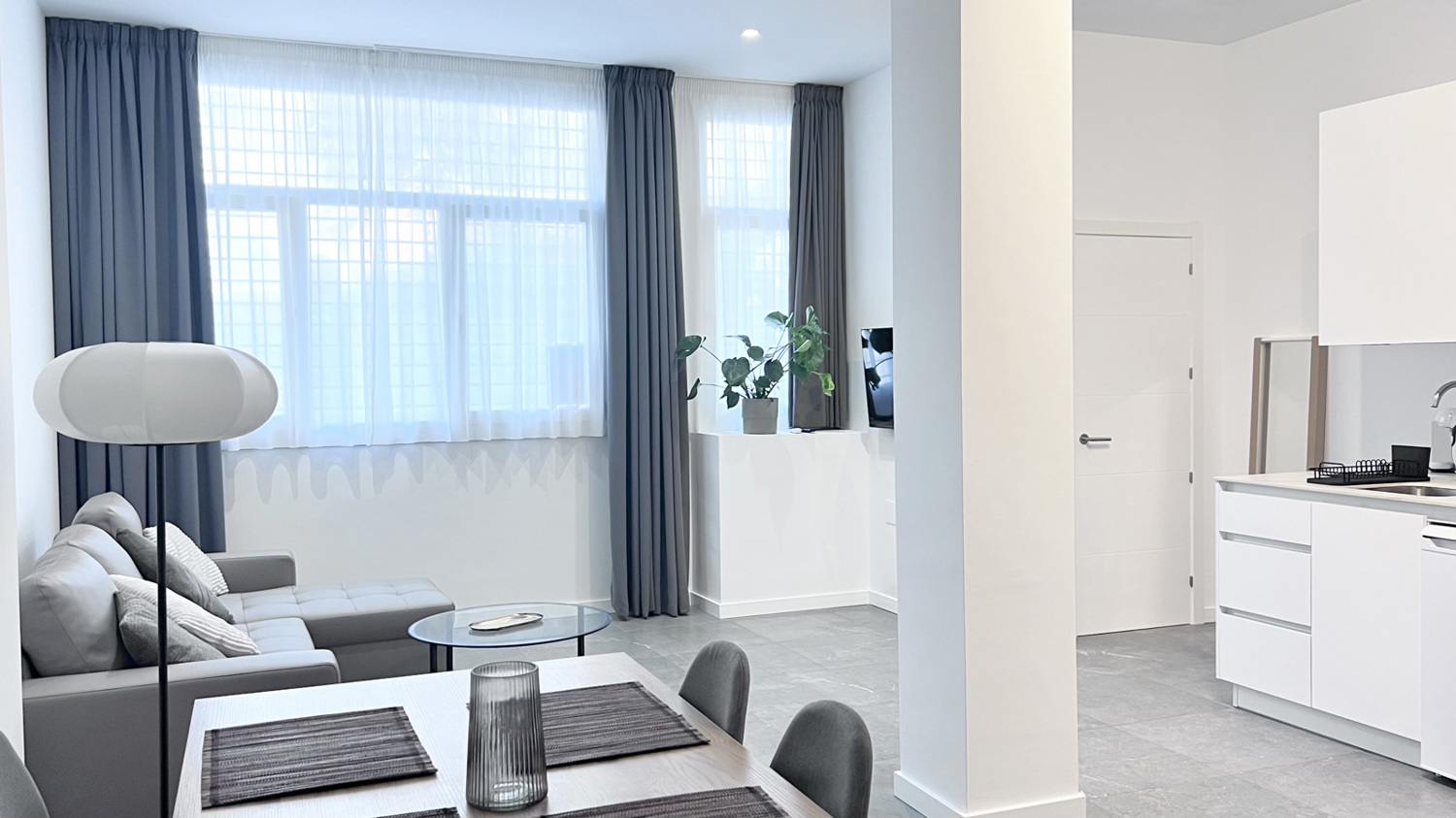 Holiday rental apartaments in Málaga. Apartments in the city center and El Palo beach. The best location in Málaga. - FERRANDIZ 46