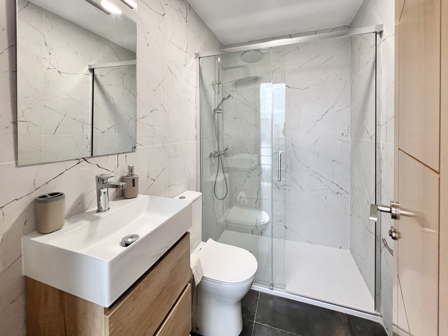 Holiday rental apartaments in Málaga. Apartments in the city center and El Palo beach. The best location in Málaga. - VARELA ÁTICO: 2 dormitorios y terraza