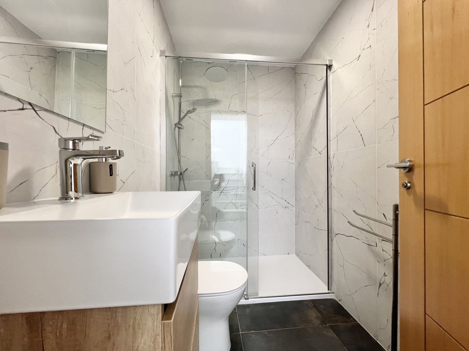 Holiday rental apartaments in Málaga. Apartments in the city center and El Palo beach. The best location in Málaga. - VARELA ÁTICO: 2 dormitorios y terraza