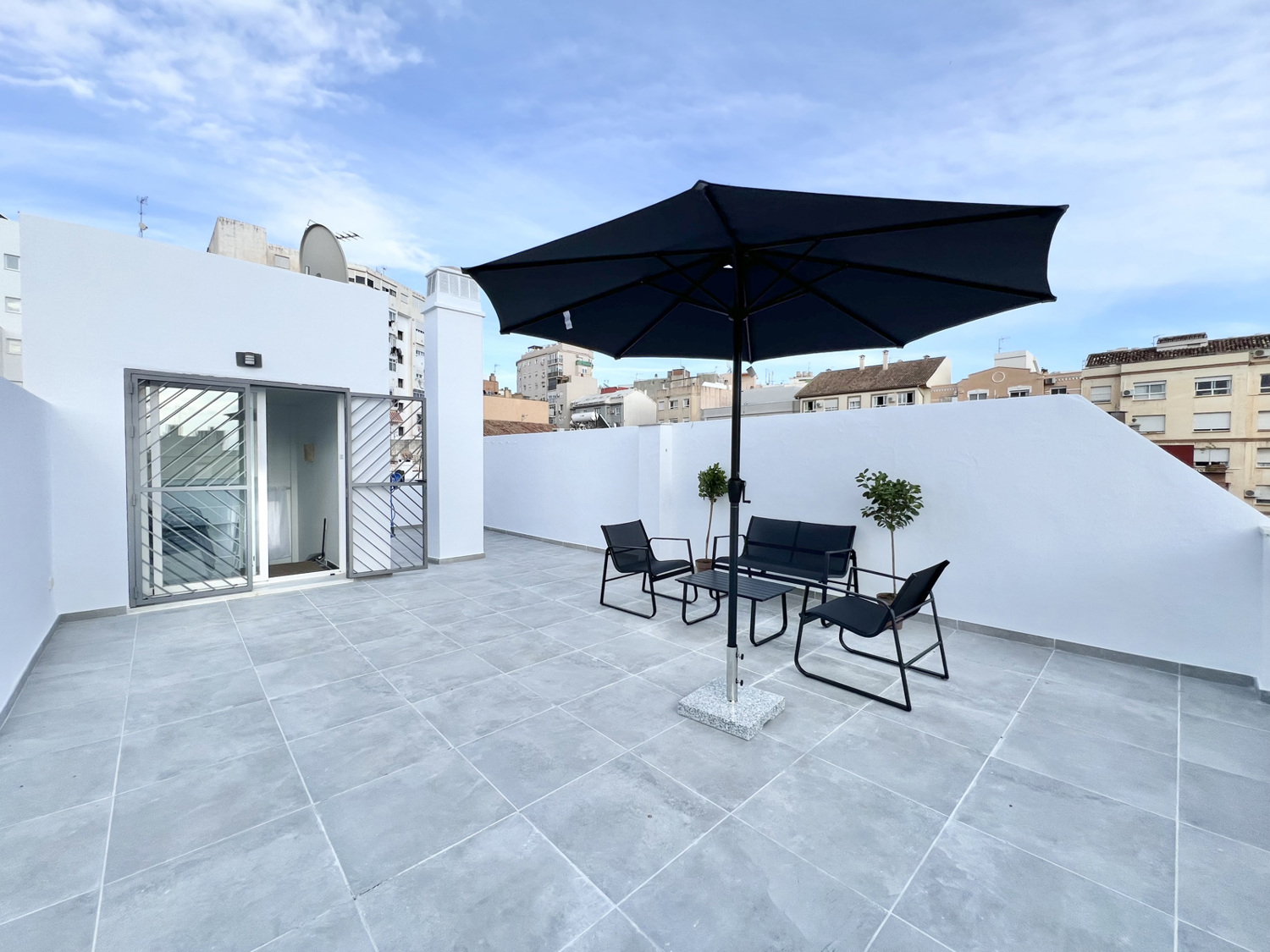 Holiday rental apartaments in Málaga. Apartments in the city center and El Palo beach. The best location in Málaga. - VARELA ÁTICO: 2 dormitorios y terraza