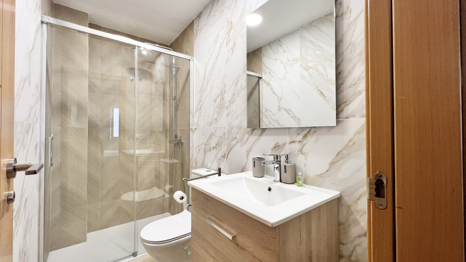 Holiday rental apartaments in Málaga. Apartments in the city center and El Palo beach. The best location in Málaga. - VARELA ÁTICO: 2 dormitorios y terraza