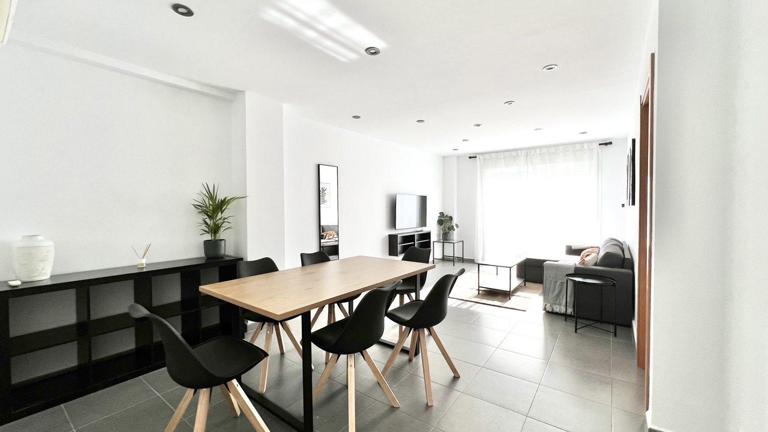 Holiday rental apartaments in Málaga. Apartments in the city center and El Palo beach. The best location in Málaga. - VARELA ÁTICO: 2 dormitorios y terraza