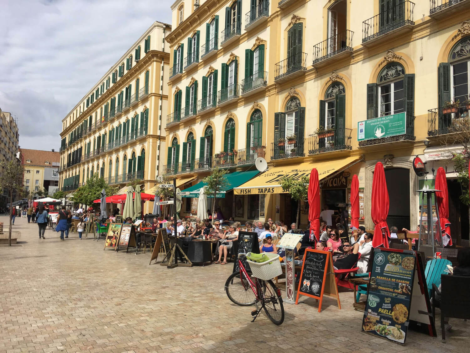Destino Invest Málaga S.L. es una empresa dedicada al alquiler de apartamentos turísticos y vacacionales. Tenemos precios baratos en apartamentos de Málaga centro y en la playa de El Palo. Podremos aconsejarte sobre toda tu estancia en Málaga.